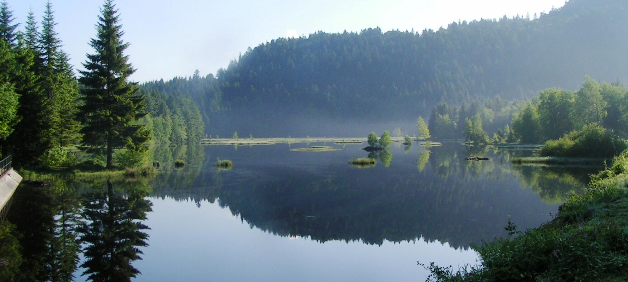 sees and mountains ski surf nature